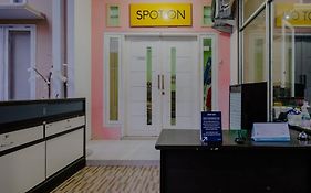 Oyo Life 2417 Melati Residence